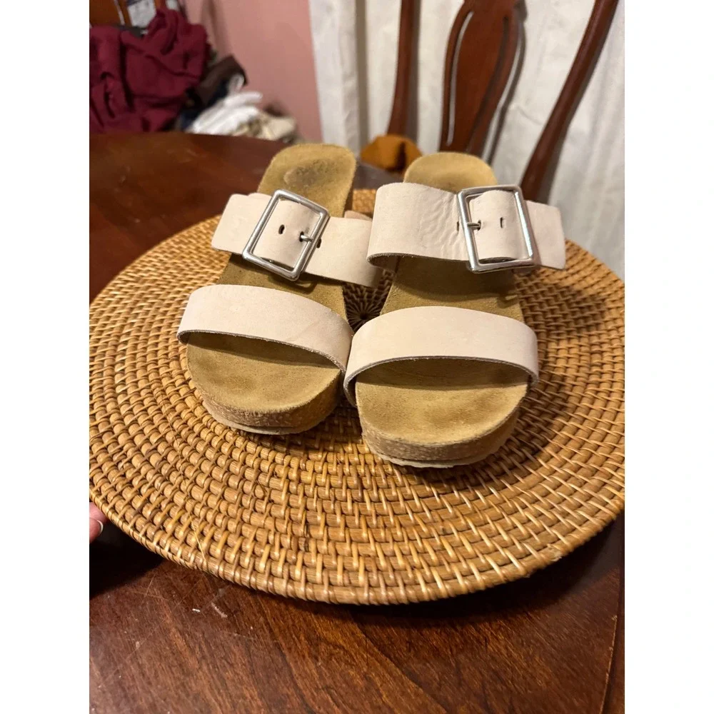 A. Giannetti wedge sandals